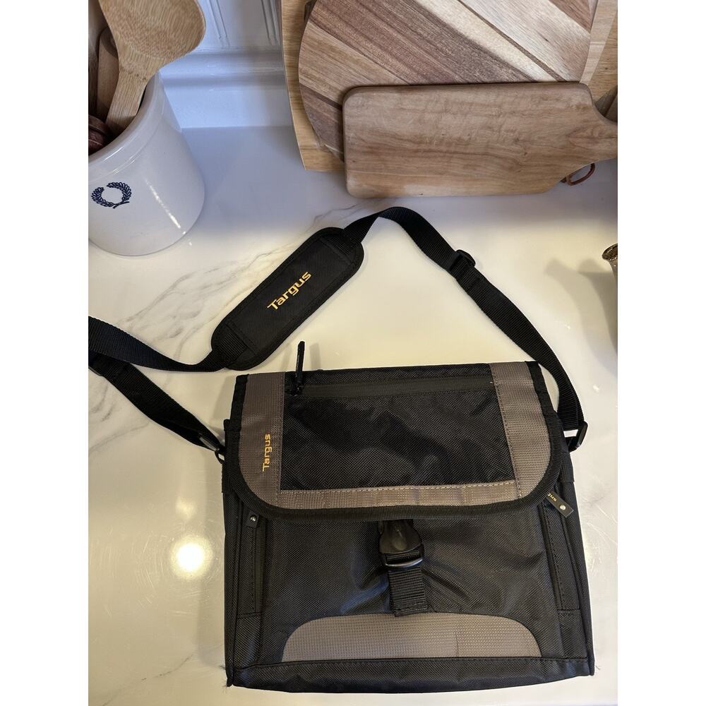 Targus Black Gray Nylon Shoulder Messenger Small Bag Padded Partitions 11”x11”